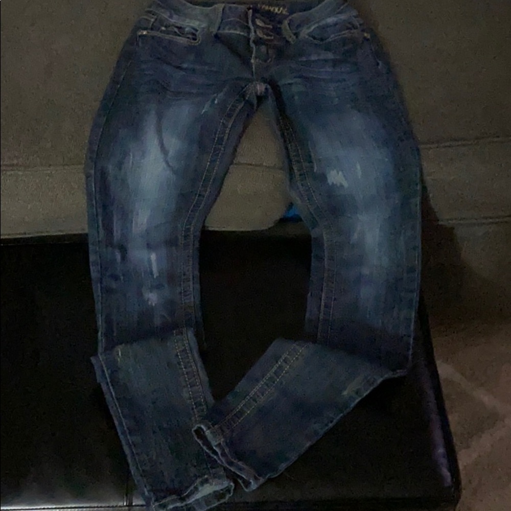 Almost Famous lightly distressed size 3 jegging